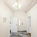 아파트 Cozy With Sauna