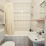 아파트 Cozy With Sauna
